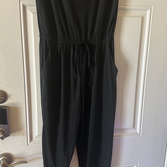 Jumpsuit with keyhole back with pockets - Picture 6 of 6